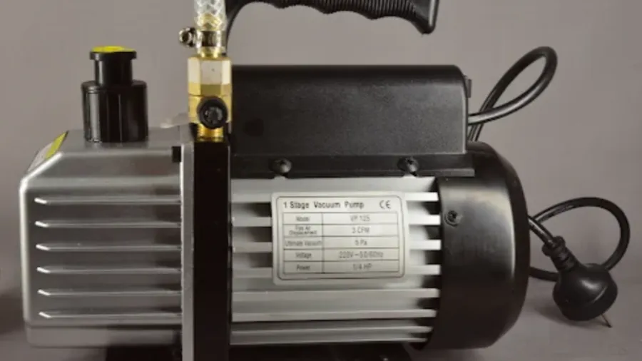 Single-stage vacuum pump with handle and hose
