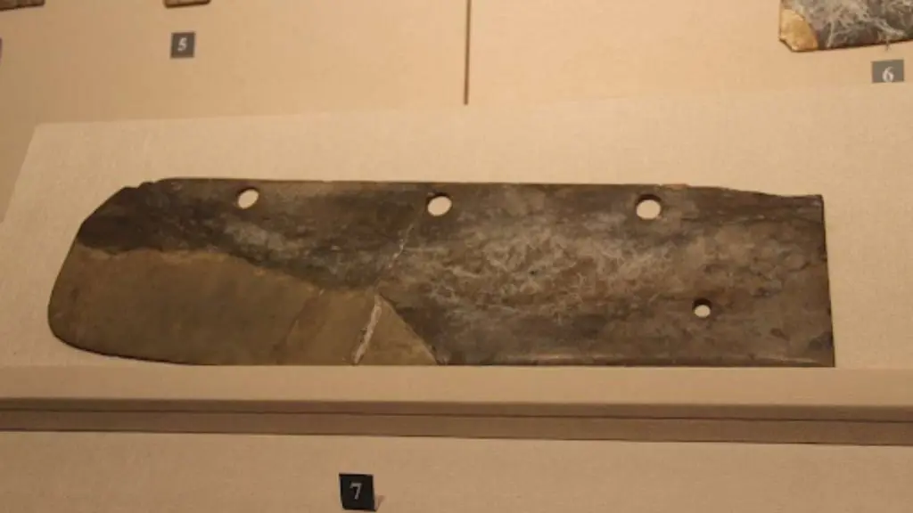  A worn, dull lawn mower blade with a rounded edge&nbsp;