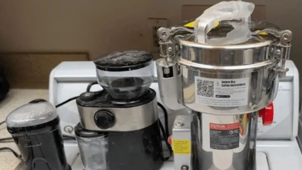 blade spice grinder used to grind grains