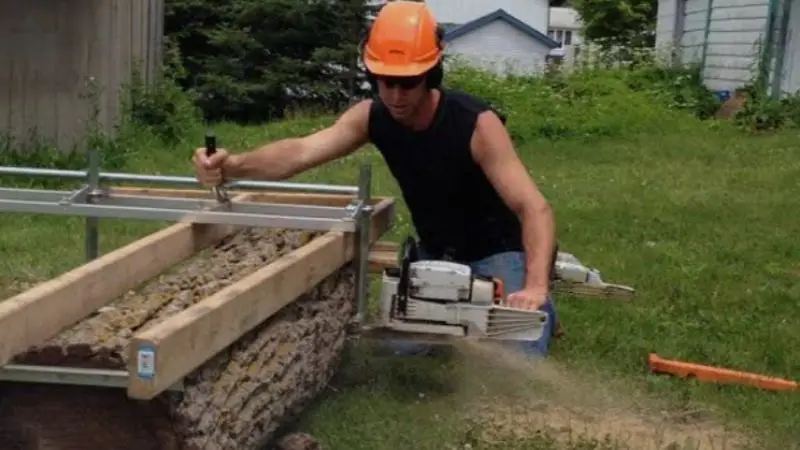 how to choose the best chainsaw for cutting logs
