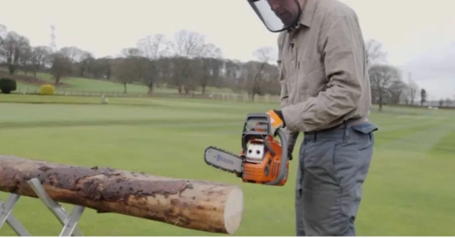 chainsaw log cutting​