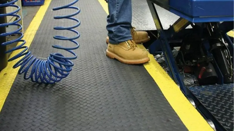 Best Industrial Floor Mats for Your Workplace