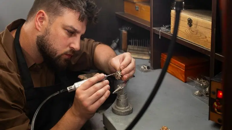 Learn about the top seven professional jewelry-making kits for 2026 