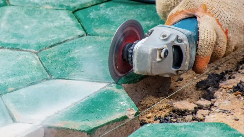 how to cut concrete block with saw