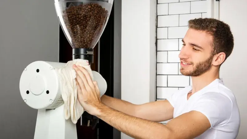 Comparison of the 7 Best Grain Mills for Home Baking