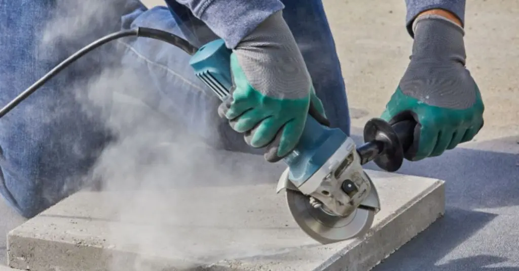 how to cut pavers​