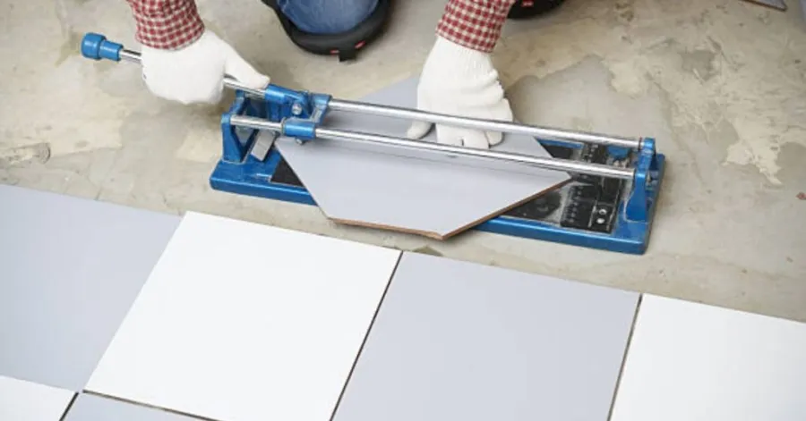 comment couper des carreaux de sol