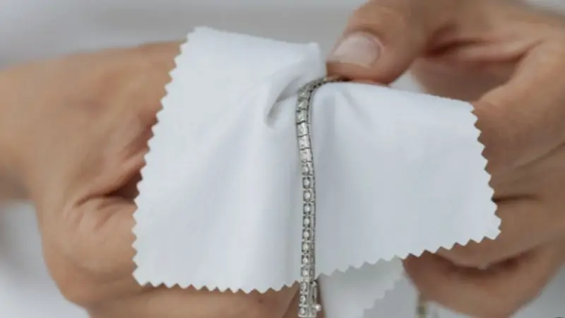 how to choose the best jewelry cleaner