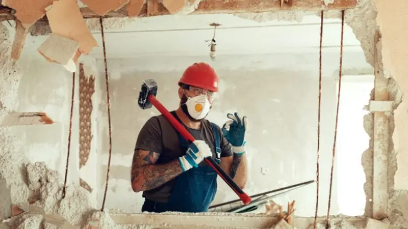 come demolire un muro passo dopo passo