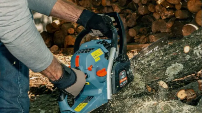 key features to consider when buying a 18-inch gas chainsaw