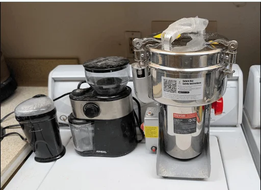 blade spice grinder used to grind grains